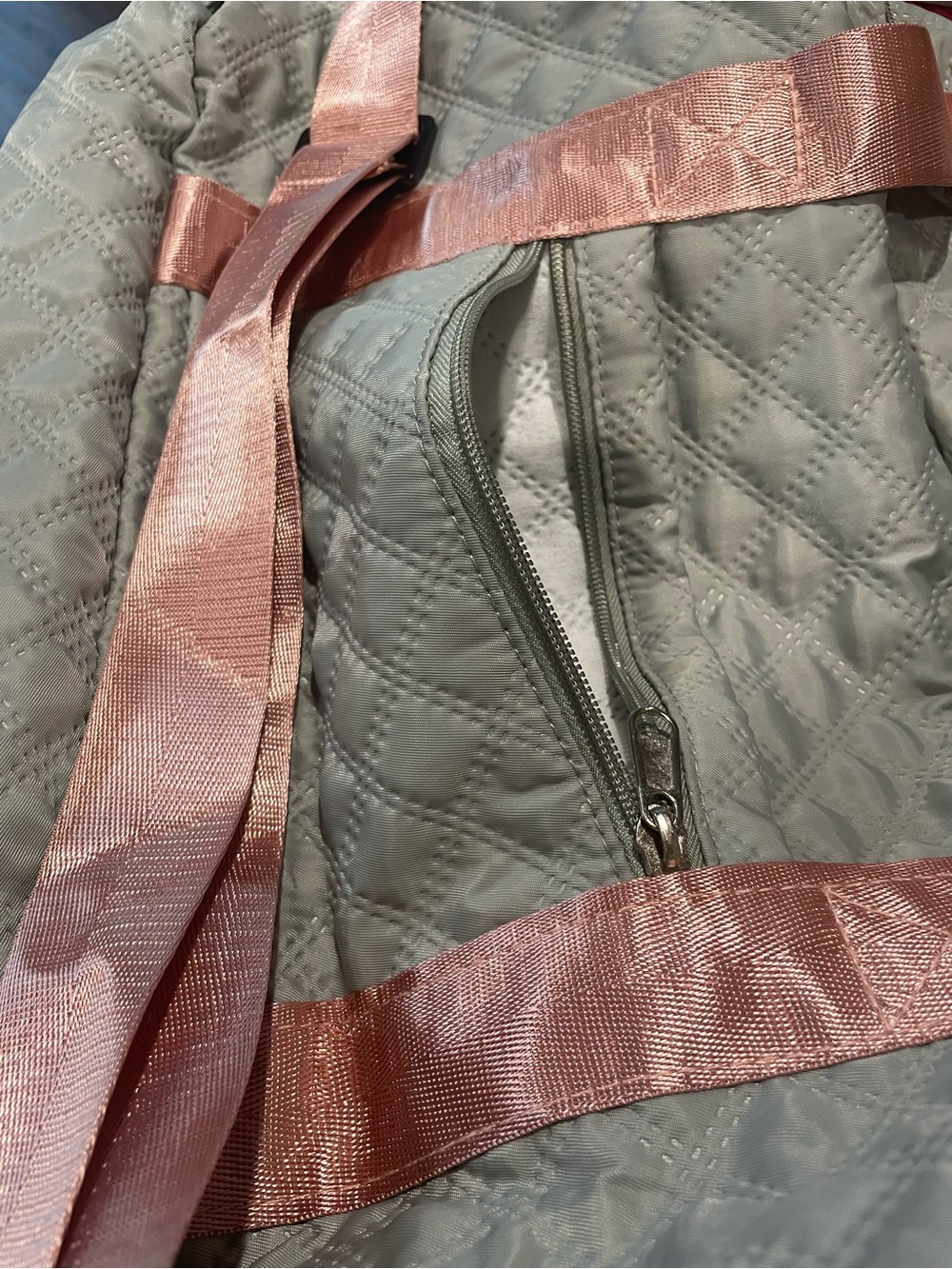 Zuomanni Quilted Sage Green Weekender Bag with Pink Satin Straps - Picture 13 of 14
